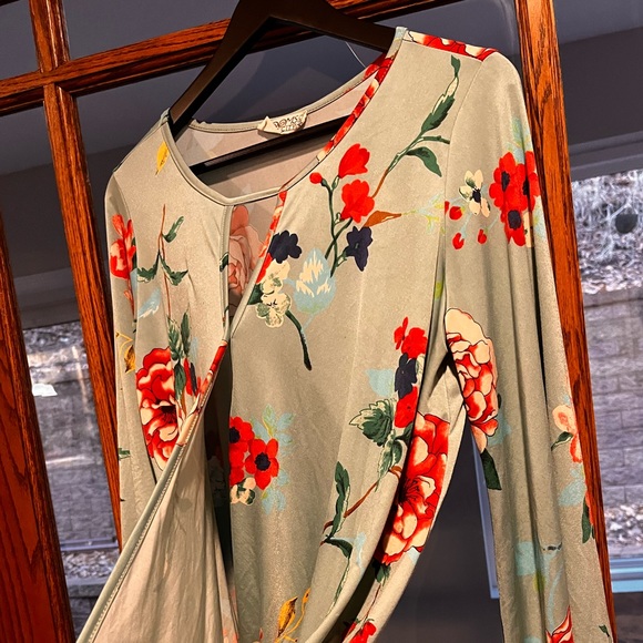 BLOOMS in the CITY | Faux wrap floral print top - Picture 3 of 6